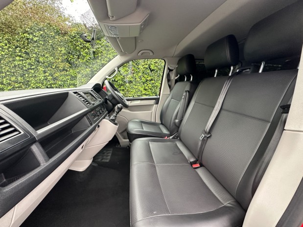 Volkswagen Transporter SE T32 Alloys (9 Seats) Air Sensors Tailgate EURO 6 NO VAT 8