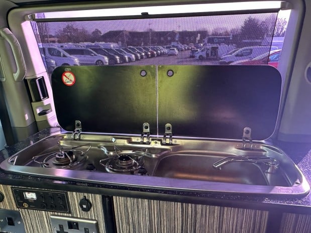 Volkswagen Transporter Camper SE Kitchen TV Cooker Sink Cupboards Bed (140 Bhp) A/C Sensors Alloys 29