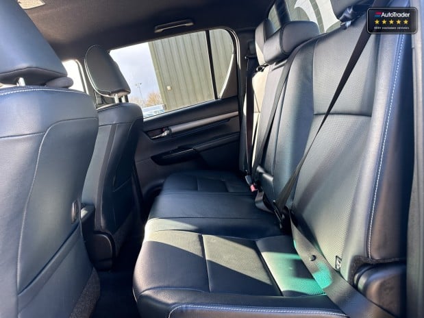 Toyota Hilux AUTOMATIC Crew Cab 4x4 Invincible X 204hp 4WD Sensors Alloys Adapt' Cruise 13