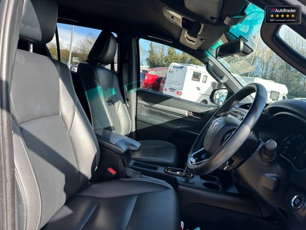 Toyota Hilux AUTOMATIC Crew Cab 4x4 Invincible X 204hp 4WD Sensors Alloys Adapt' Cruise 26
