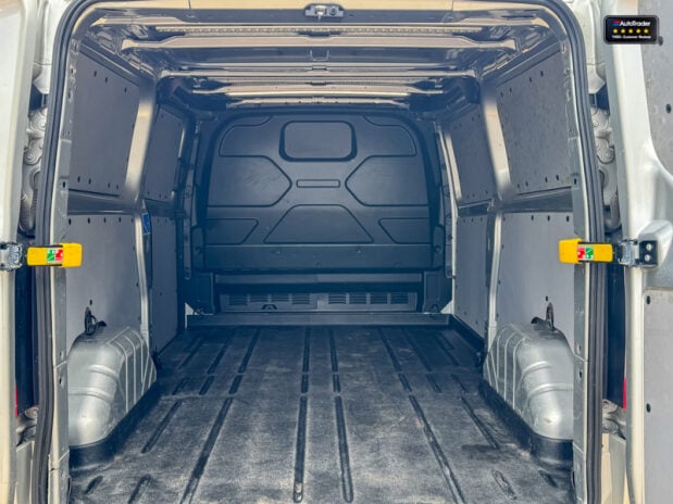 Ford Transit Custom AUTO LWB L2H1 340 Limited Alloys Air Con Cruise EURO 6 8