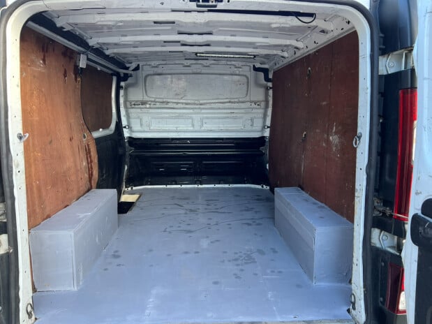 Renault Trafic SWB L1H1 Low Roof Sl27 Business Side Door EURO 6 NO VAT 9