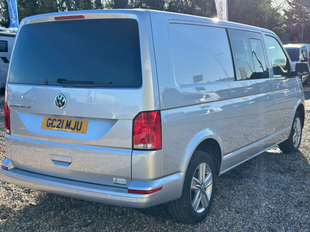 Volkswagen Transporter Crew Cab LWB L2H1 150Bhp Low Roof T32 Tdi Kombi Highline EURO 6 7