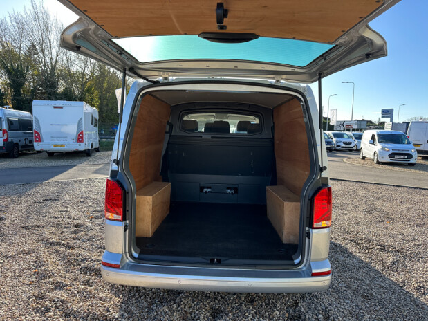 Volkswagen Transporter Crew Cab LWB L2H1 150Bhp Low Roof T32 Tdi Kombi Highline EURO 6 12