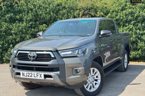 Toyota Hilux Invincible X Crew Cab 4x4 2.8 4WD 204 BHP Air Con Rear Cam Sensors EURO 6