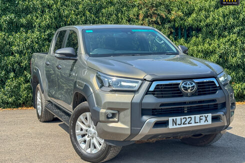 Toyota Hilux Invincible X Crew Cab 4x4 2.8 4WD 204 BHP Air Con Rear Cam Sensors EURO 6