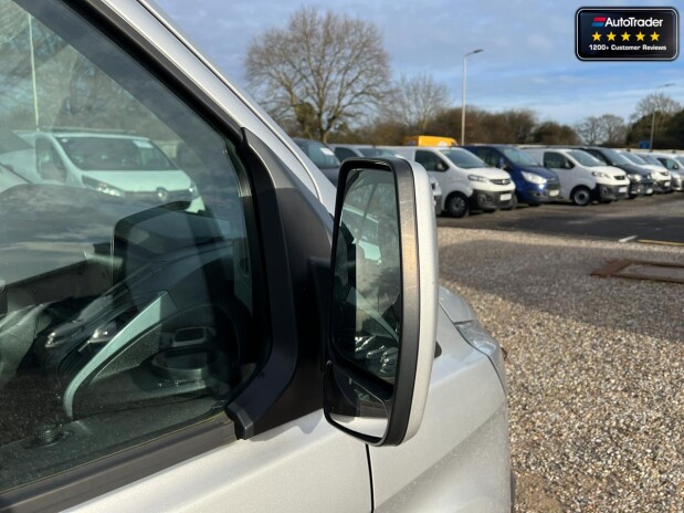 Ford Transit Custom Crew Cab AUTO LWB L2H1 310 Limited Air Con Cam Sensors EURO 6 NO VAT 19
