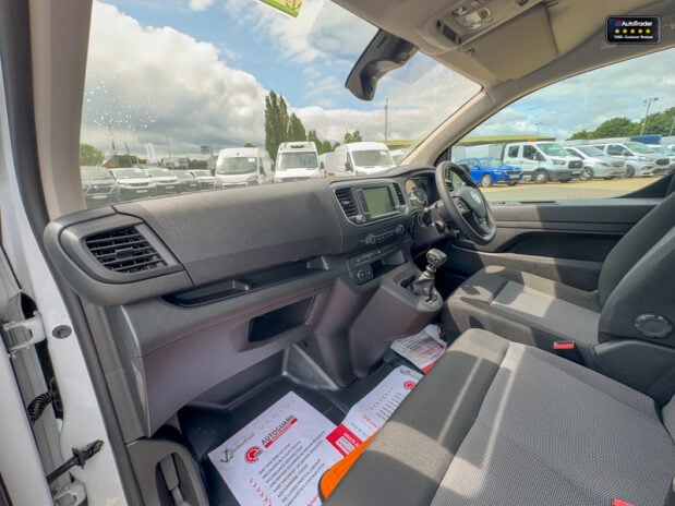 Vauxhall Vivaro SWB L1H1 [SOLD CR] Low Roof F2900 Prime Air Con Sensors DELIVERY MILES! Sid 12