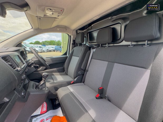 Vauxhall Vivaro SWB L1H1 [SOLD CR] Low Roof F2900 Prime Air Con Sensors DELIVERY MILES! Sid 13
