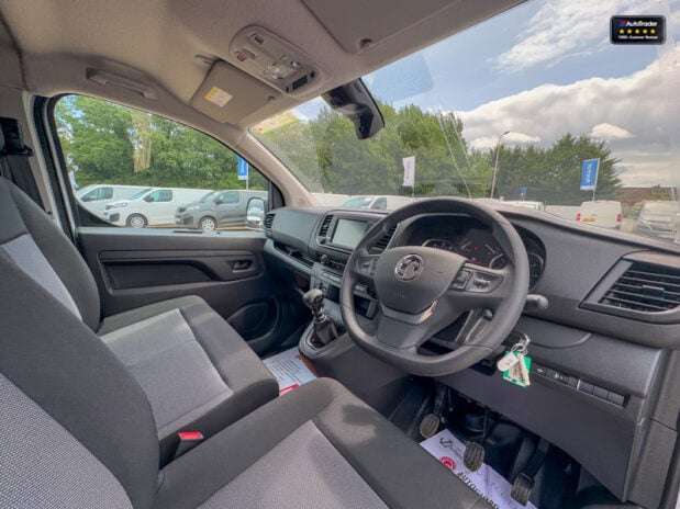 Vauxhall Vivaro SWB L1H1 [SOLD CR] Low Roof F2900 Prime Air Con Sensors DELIVERY MILES! Sid 15