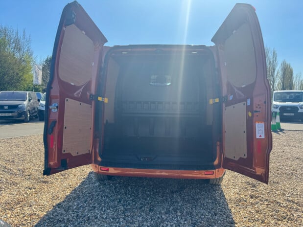 Ford Transit Custom AUTO Crew Cab SWB L1H1 170hp Limited Alloys AirCon Camera EURO 6 11