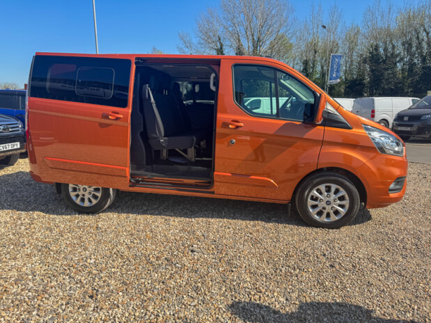 Ford Transit Custom AUTO Crew Cab SWB L1H1 170hp Limited Alloys AirCon Camera EURO 6 15