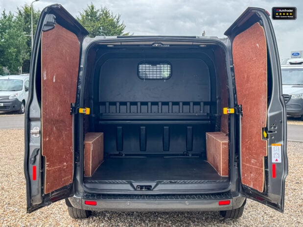Ford Transit Custom Crew Cab SWB L1H1 320 Limited Air Con Alloys Sensors EURO 6 9