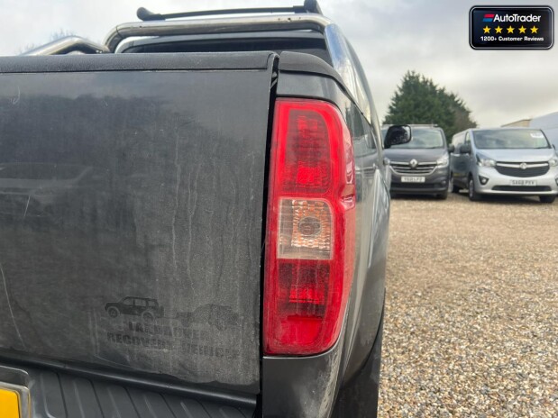 Nissan Navara Crew Cab AUTO 4X4 Dci Tekna Air Con Cruise Navigation NO VAT 18