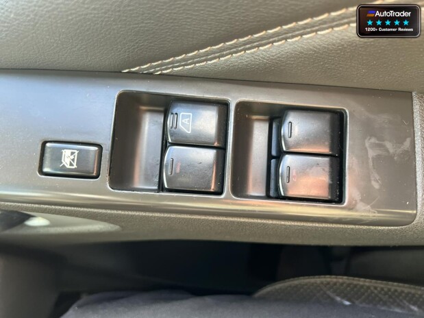 Nissan Navara Crew Cab 4X4 Dci Tekna Air Con Cruise Navigation NO VAT 34
