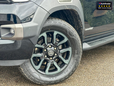 Toyota Hilux Crew Cab AUTO 4X4 Invincible X 4Wd D-4D Dcb 2