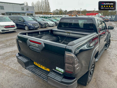 Toyota Hilux Crew Cab AUTO 4X4 Invincible X 4Wd D-4D Dcb 8