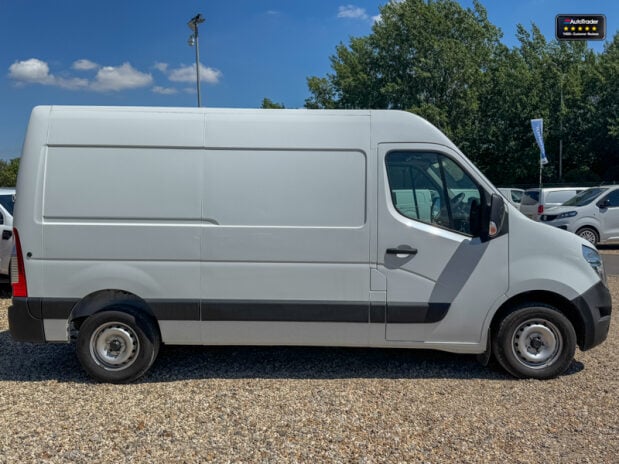 Nissan Interstar MWB L2H2 Medium Roof Dci Tekna Air Con Sensors EURO 6 NO VAT 5