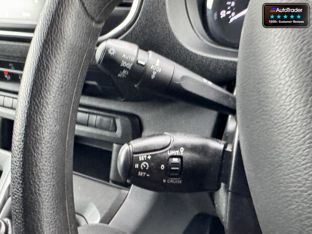 Vauxhall Vivaro LWB L2H1 Low Roof F3100 Sportive Air Con Sensors EURO 6 14