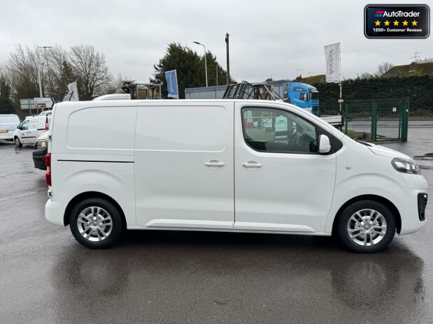 Vauxhall Vivaro SWB L1H1 [SOLD CM] Low Roof 2700 Sportive Air Con Sensors EURO 6 5
