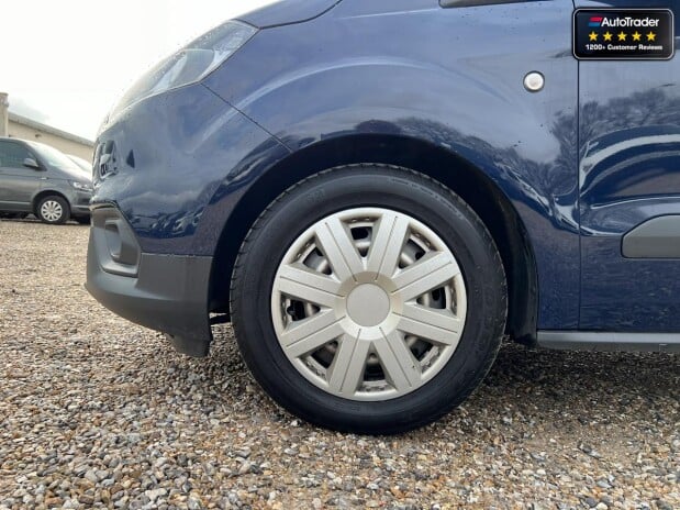 Ford Transit Courier SWB L1H1 Low Roof Base Air Con Side Door EURO 6 NO VAT 22
