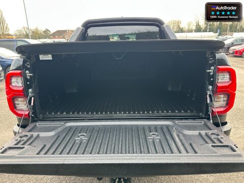 Toyota Hilux Crew Cab AUTO 4X4 Invincible X 4Wd Cam Nav EURO 6 NO VAT 7
