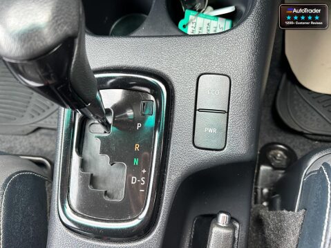 Toyota Hilux Crew Cab AUTO 4X4 Invincible X 4Wd Cam Nav EURO 6 NO VAT 32