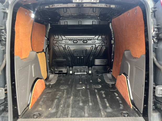 Ford Transit Connect AUTO SWB L1H1 200 Limited Alloys Air Sensors Cruise EURO 6 NO VAT 9