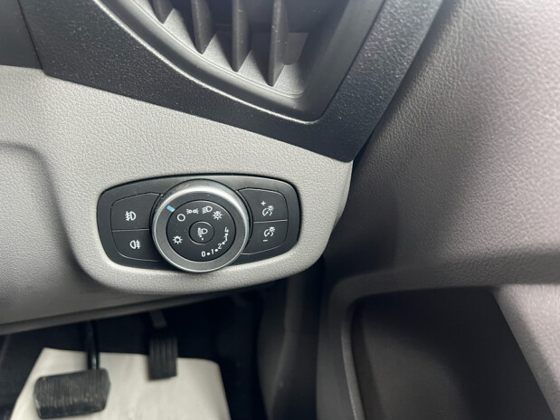 Ford Transit Connect AUTO SWB L1H1 200 Limited Alloys Air Sensors Cruise EURO 6 NO VAT 34