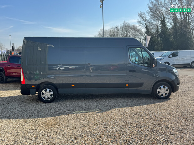 Nissan Interstar LWB L3H2 [SOLD SM] Med Roof Dci Tekna Rev Camera Air Con Side Door EURO 6 5