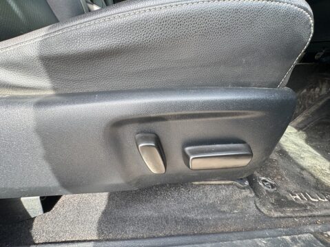 Toyota Hilux Crew Cab AUTO 4X4 Invincible X 4WD Air Con Alloys Cam EURO 6 NO VAT 30