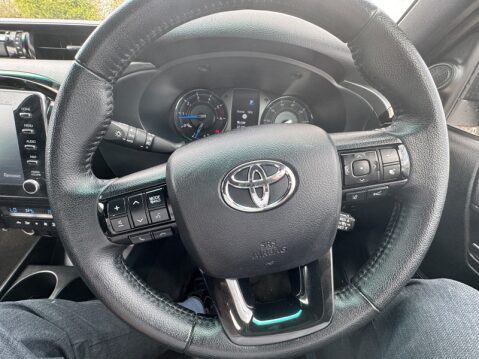 Toyota Hilux Crew Cab AUTO 4X4 Invincible X 4WD Air Con Alloys Cam EURO 6 NO VAT 14