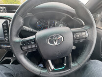 Toyota Hilux Crew Cab AUTO 4X4 Invincible X 4WD Air Con Alloys Cam EURO 6 NO VAT 14