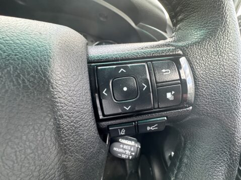 Toyota Hilux Crew Cab AUTO 4X4 Invincible X 4WD Air Con Alloys Cam EURO 6 NO VAT 16