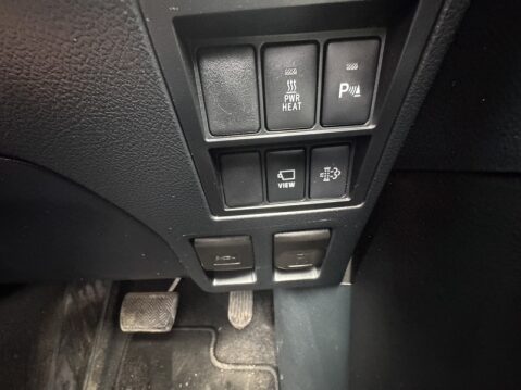 Toyota Hilux Crew Cab AUTO 4X4 Invincible X 4WD Air Con Alloys Cam EURO 6 NO VAT 28