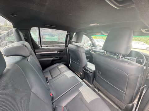 Toyota Hilux Crew Cab AUTO 4X4 Invincible X 4WD Air Con Alloys Cam EURO 6 NO VAT 11