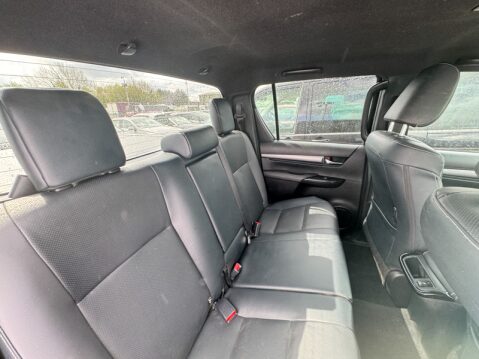 Toyota Hilux Crew Cab AUTO 4X4 Invincible X 4WD Air Con Alloys Cam EURO 6 NO VAT 12