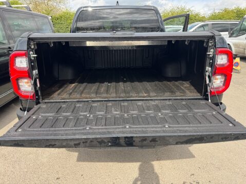 Toyota Hilux Crew Cab AUTO 4X4 Invincible X 4WD Air Con Alloys Cam EURO 6 NO VAT 8
