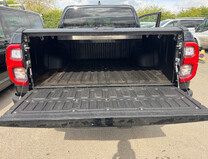 Toyota Hilux Crew Cab AUTO 4X4 Invincible X 4WD Air Con Alloys Cam EURO 6 NO VAT 8