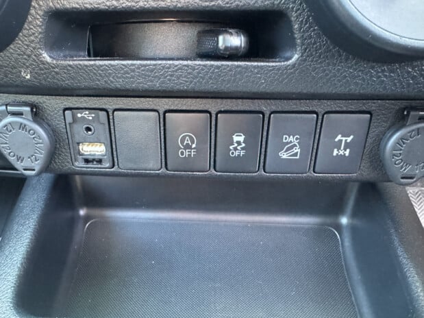 Toyota Hilux Crew Cab 4X4 Icon 4Wd Alloys Air Con Camera EURO 6 NO VAT 26