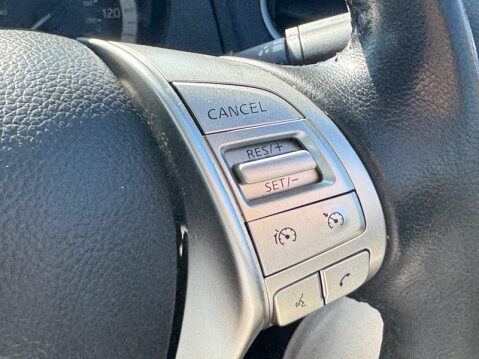 Nissan Navara Crew Cab [SOLD KH] AUTO 4x4 N-Guard Air Con Cam Nav Sensors EURO 6 NO VAT 14