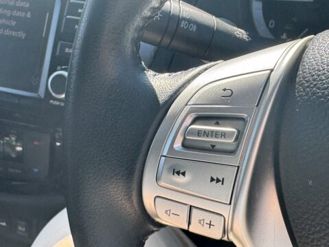 Nissan Navara Crew Cab [SOLD KH] AUTO 4x4 N-Guard Air Con Cam Nav Sensors EURO 6 NO VAT 15