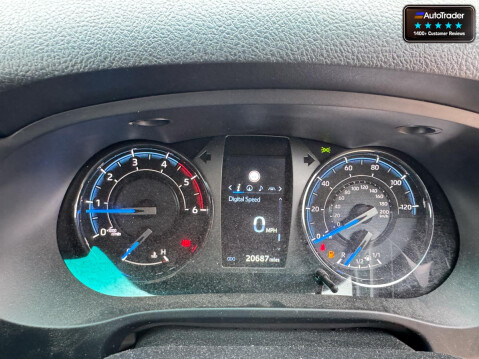 Toyota Hilux Crew Cab 4X4 AUTO Invincible X Air Con Cam Nav Senors EURO 6 NO VAT 34