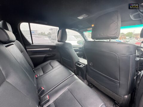Toyota Hilux Crew Cab 4X4 AUTO Invincible X Air Con Cam Nav Senors EURO 6 NO VAT 17