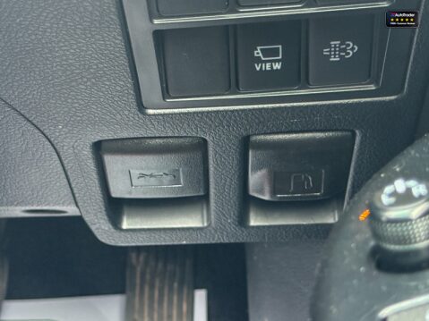 Toyota Hilux Crew Cab 4X4 AUTO Invincible X Air Con Cam Nav Senors EURO 6 NO VAT 29