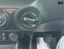 Toyota Hilux Crew Cab 4X4 AUTO Invincible X Air Con Cam Nav Senors EURO 6 NO VAT 39