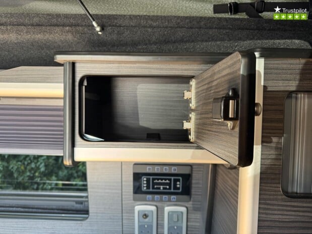 Volkswagen Transporter AUTO DSG Camper150hp PopTop 4 Berth Kitchen Bike R 19