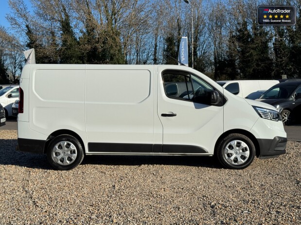 Renault Trafic SWB L1H1 [SOLD CM] Low Roof Sl28 Business Plus Air Con Sensors EURO 6 5