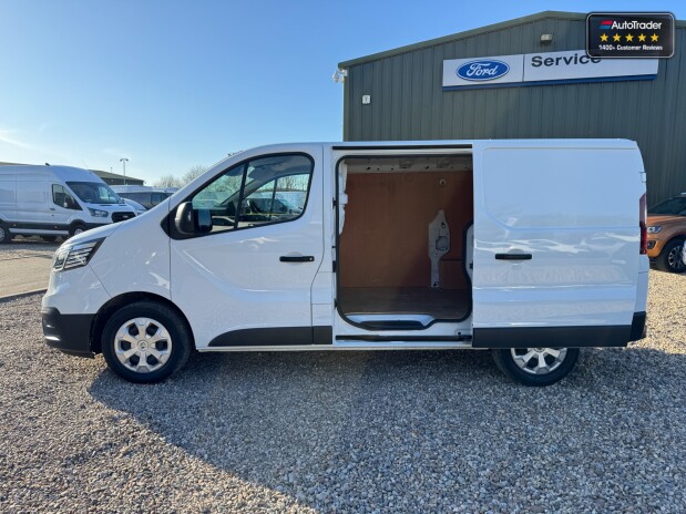 Renault Trafic SWB L1H1 [SOLD CM] Low Roof Sl28 Business Plus Air Con Sensors EURO 6 13