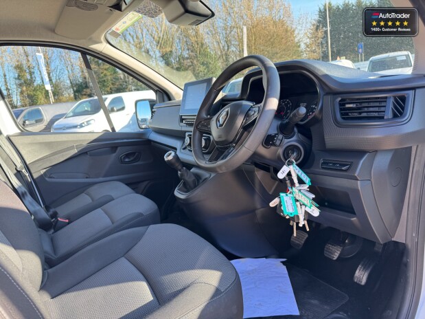 Renault Trafic SWB L1H1 [SOLD CM] Low Roof Sl28 Business Plus Air Con Sensors EURO 6 16